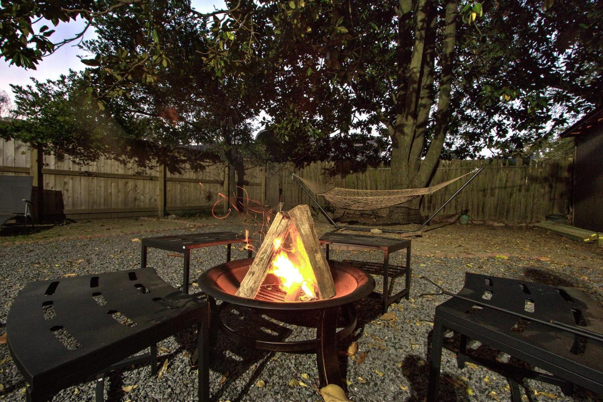 Spacious Bungalow With 6 Beds, Games, And Fire Pit - Close To Beale Street, Bbq, Graceland, & Liberty Bowl Мемфис Екстериор снимка